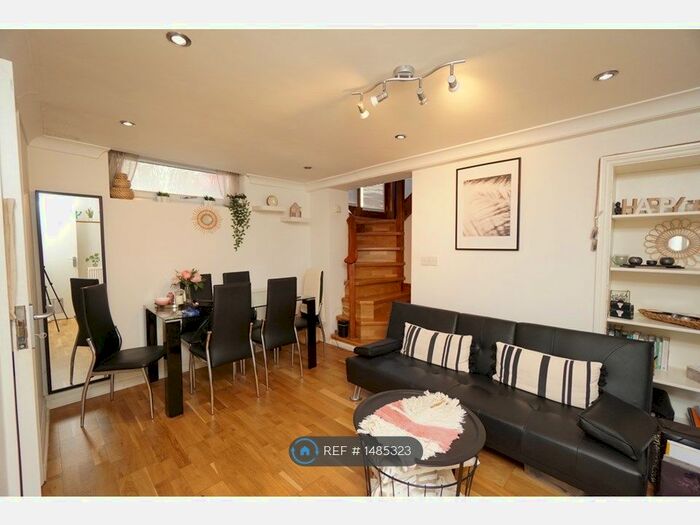 2 Bedroom Flat To Rent In Essex Road, London, N1