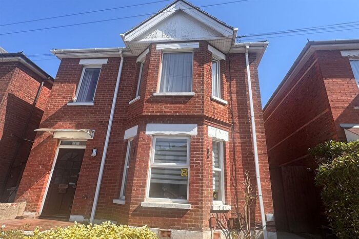 3 Bedroom Flat To Rent In Stanfield Road, BH9