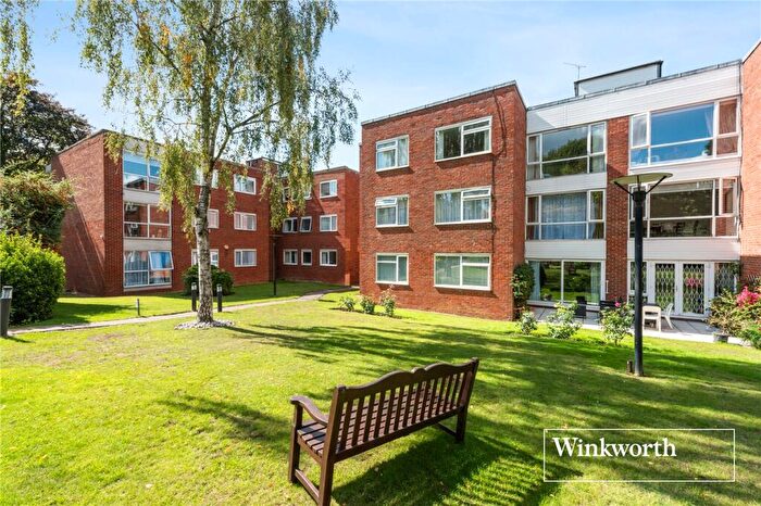 2 Bedroom Apartment For Sale In Hendon Lane, Finchley, London, N3