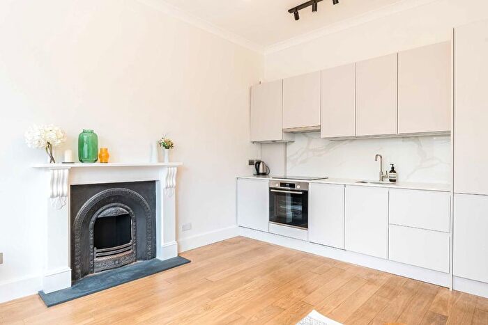 1 Bedroom Flat To Rent In St. Margarets Road, St Margarets, Twickenham, TW1
