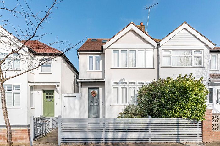 4 Bedroom Semi Detached House For Sale In Beechmount Avenue, Hanwell, W7
