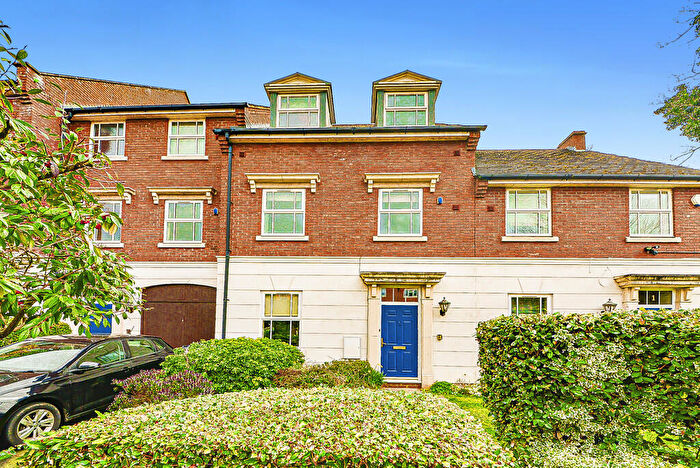 4 Bedroom Town House To Rent In Courtlands Close, Edgbaston, B5