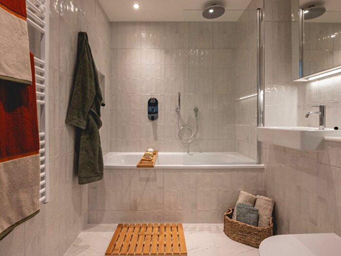 2 Bedroom Apartment To Rent In Milne Avenue, Cambridge, Cambridgeshire, CB3