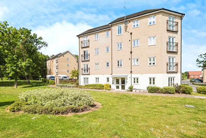 2 Bedroom Flat For Sale In Five Oaks Lane, Chigwell, Essex, IG7