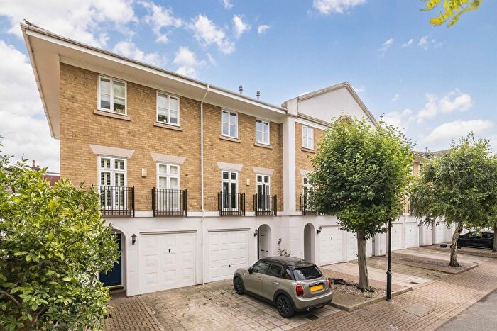 3 Bedroom Terraced House For Sale In Bevin Square, Tooting, SW17