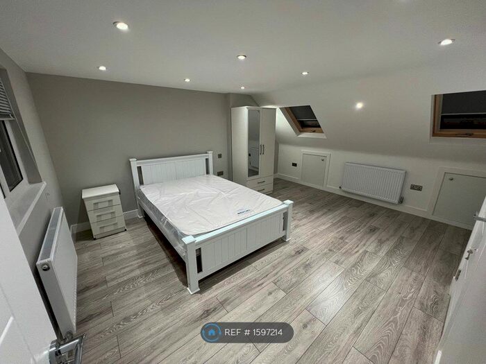 4 Bedroom Terraced House To Rent In Manor Way, Mitcham, CR4