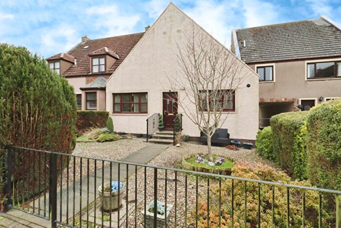 2 Bedroom Bungalow For Sale In East Mill Court, Strathmiglo, Fife, KY14