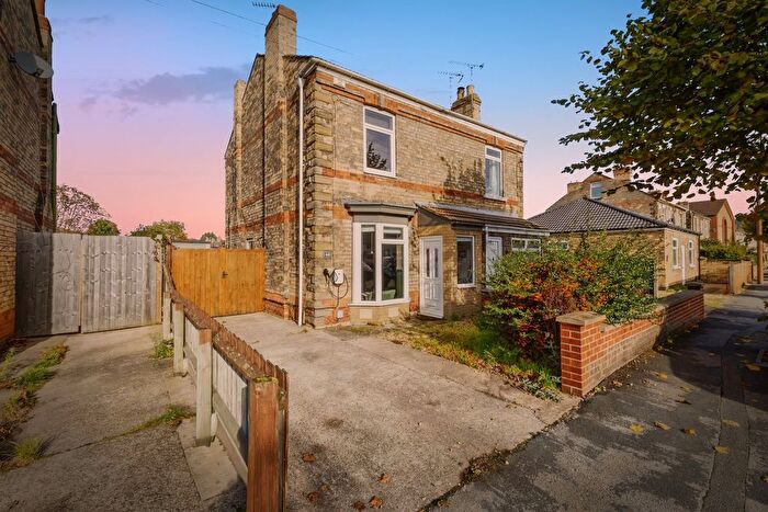 2 Bedroom Semi-Detached House For Sale In North Marsh Road, Gainsborough, DN21