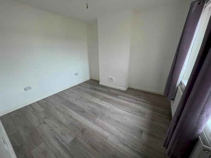 2 Bedroom Flat To Rent In Spikes Bridge Road, Southall, UB1