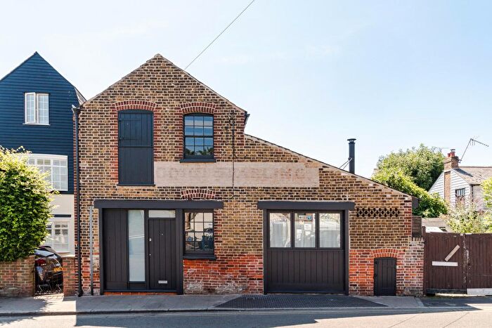 1 Bedroom Property For Sale In Belmont Road, Whitstable, CT5