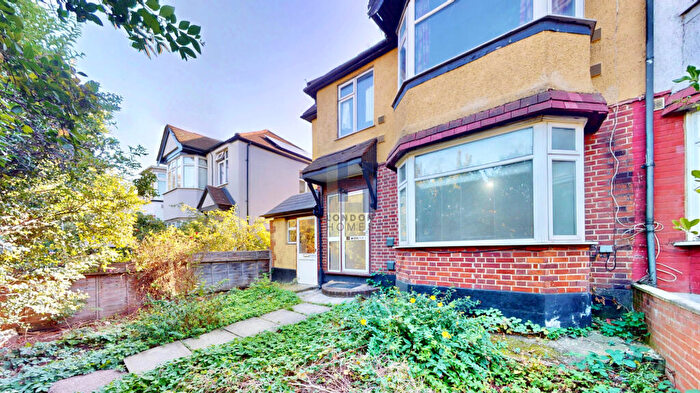 2 Bedroom Flat For Sale In Waverley Gardens, London, NW10
