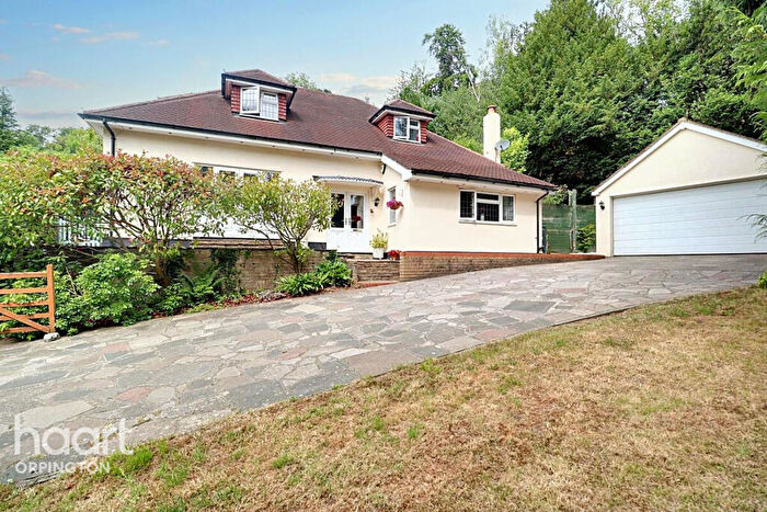 4 Bedroom Detached House For Sale In Hangrove Hill, Orpington, BR6