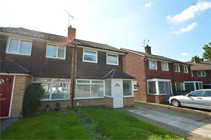 3 Bedroom Semi Detached House To Rent In Broad Close, Hersham, Walton-On-Thames, KT12