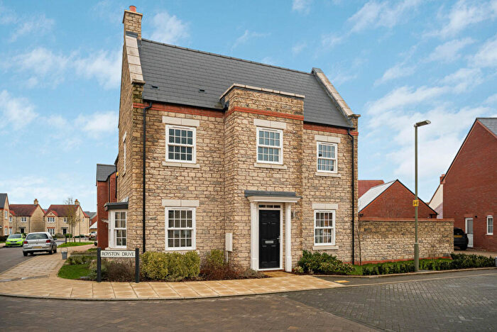 3 Bedroom Semi Detached House For Sale In Royston Drive, Bicester, OX26