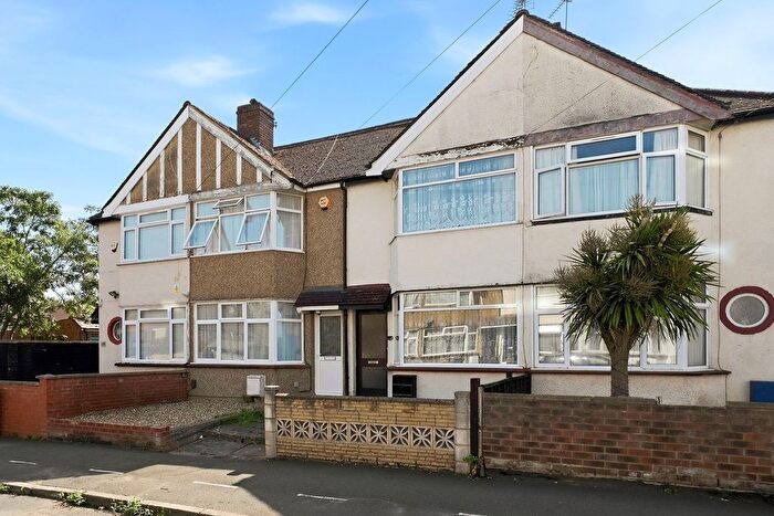 2 Bedroom Terraced House For Sale In Sunningdale Avenue, Hanworth, TW13