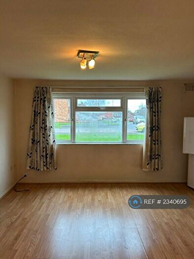 Studio To Rent In Long Meadow, Aylesbury, HP21