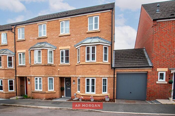 4 Bedroom End Of Terrace House For Sale In Dixon Close, Enfield, Redditch, Worcestershire, B97