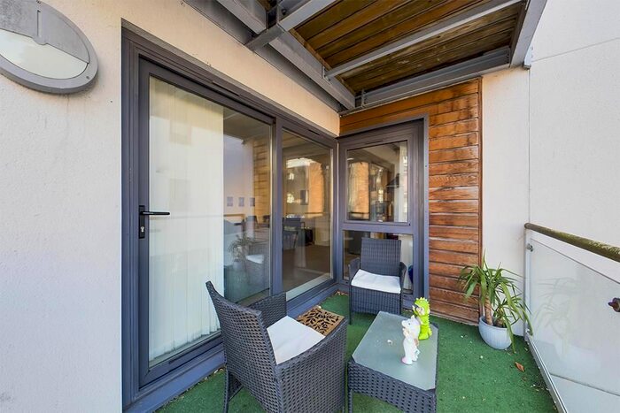 2 Bedroom Property To Rent In Castle Place High Street, Southampton, Hampshire, SO14