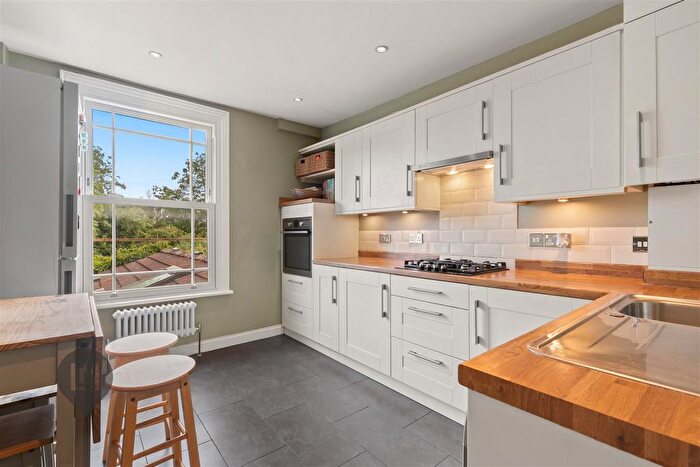 3 Bedroom Flat To Rent In Gap Road, London, SW19