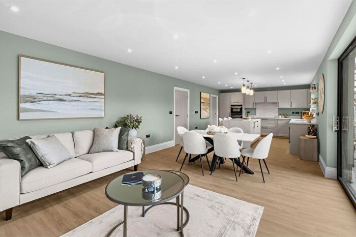 4 Bedroom Detached House For Sale In Meadow View, Coolhurst Close, RH13