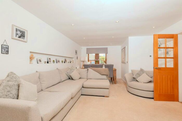 5 Bedroom Detached House For Sale In White Wells Court, Scholes, Holmfirth, HD9