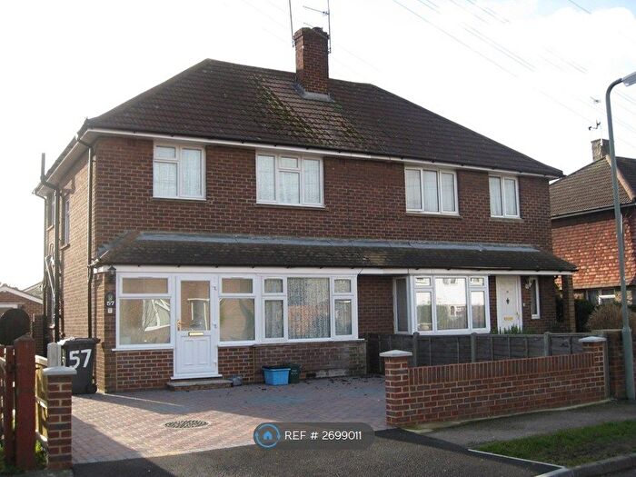 5 Bedroom Semi-Detached House To Rent In The Crescent, Egham, TW20