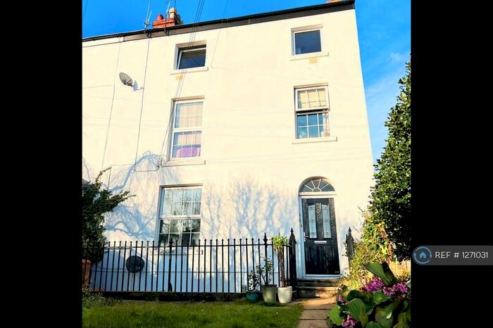 1 Bedroom Flat To Rent In Upper Cape, Warwick, CV34