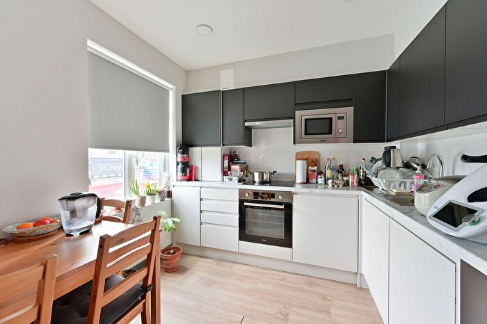 2 Bedroom Flat To Rent In Wimbledon Park Road, Wimbledon, London, SW19