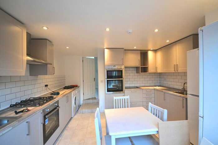 5 Bedroom Property To Rent In Chapter Road, London, NW2