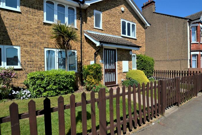 1 Bedroom Flat To Rent In Soverign Court, Kings Avenue, Watford, WD18