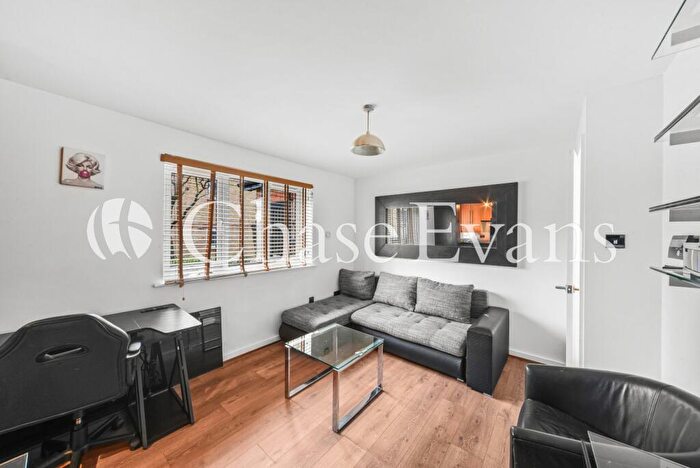 1 Bedroom Flat To Rent In Ringwood Gardens, Canary Wharf, London, E14