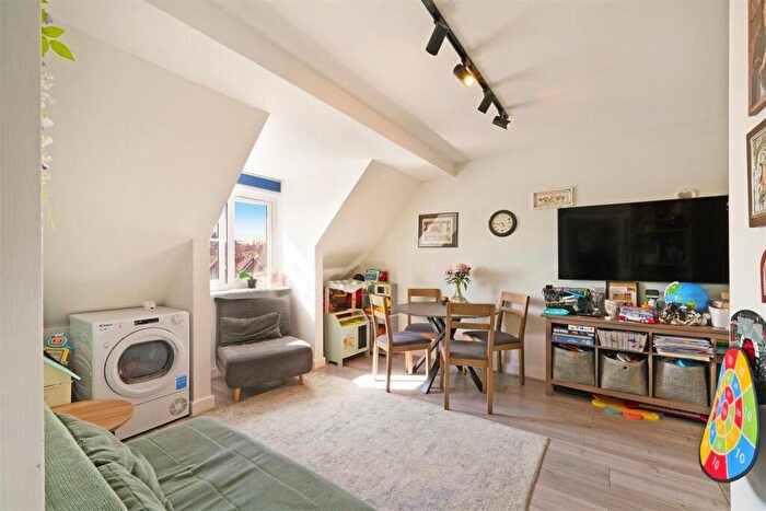 1 Bedroom Flat For Sale In Maybank Avenue, Wembley, HA0