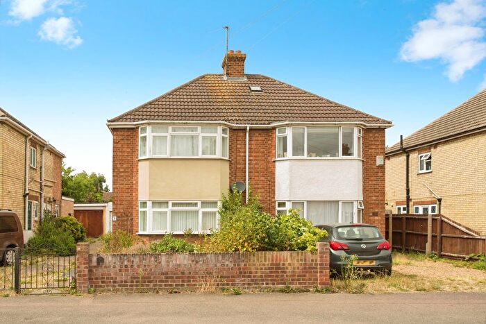 3 Bedroom Semi-Detached House For Sale In Green Park, Cambridge, Cambridgeshire, CB4