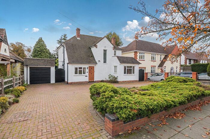 3 Bedroom Detached House For Sale In Clarendon Way, Chislehurst, BR7