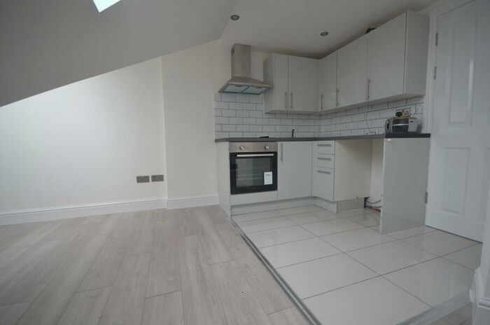 1 Bedroom Flat To Rent In Eastern Avenue, IG2