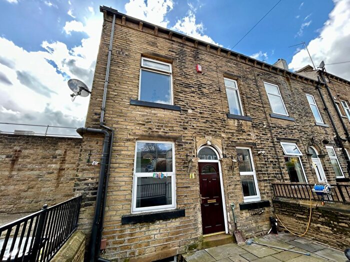 4 Bedroom Terraced House For Sale In George Street, Thornton, BD13