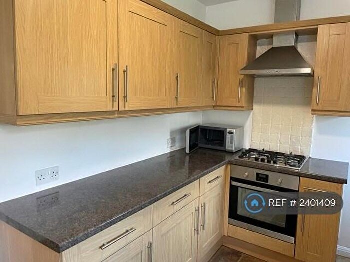 2 Bedroom Flat To Rent In Sandringham Drive, Leeds, LS17