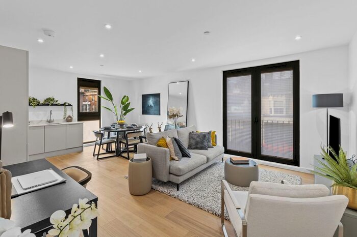 2 Bedroom Flat For Sale In Church Road, Haywards Heath, RH16