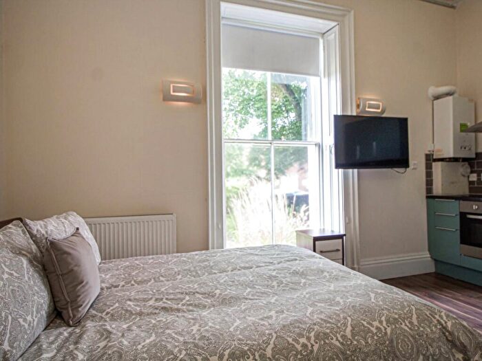 Apartment To Rent In Apt, Clarendon House #, LS2