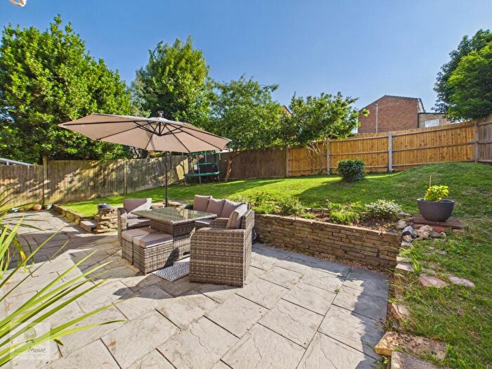 4 Bedroom Detached House For Sale In Polhill Drive, Walderslade Chatham, Kent, ME5