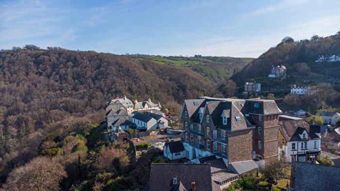 2 Bedroom Apartment For Sale In Imperial Court, Lynton, EX35