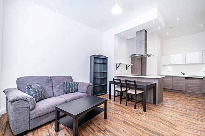 2 Bedroom Flat For Sale In Hounds Gate, Nottingham, NG1