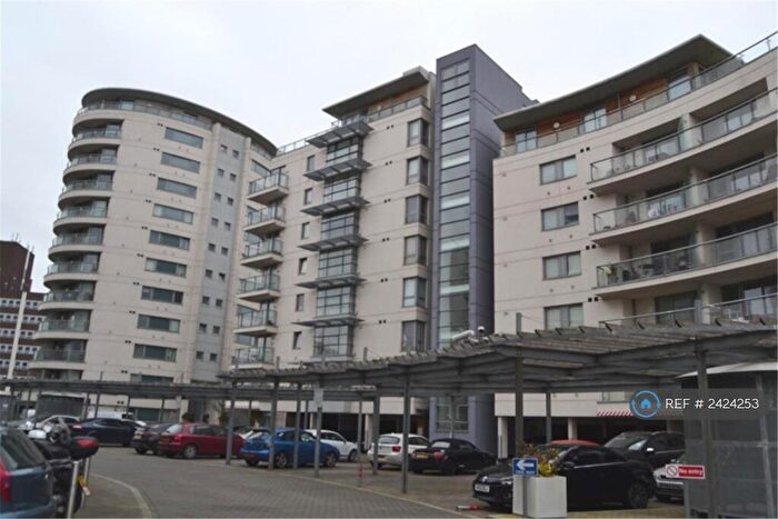 2 Bedroom Flat To Rent In Mercury Gardens, Romford, RM1