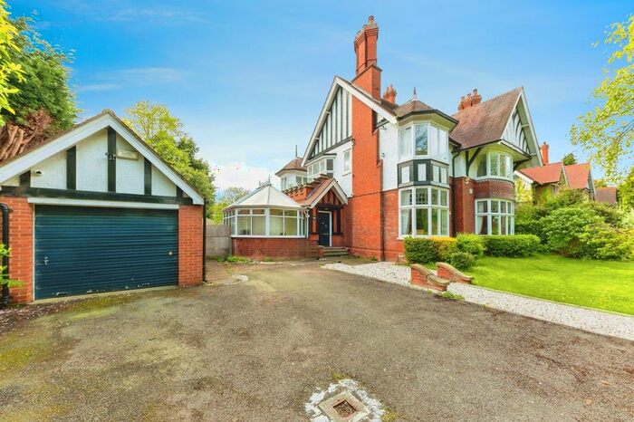 5 Bedroom Detached House For Sale In Park Drive, Grimsby, Lincolnshire, DN32
