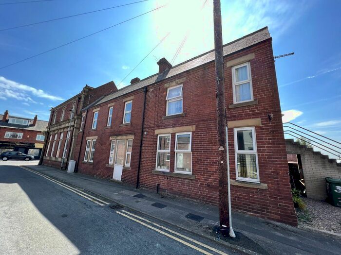 2 Bedroom Flat To Rent In Maxwell Street, Featherstone, WF7