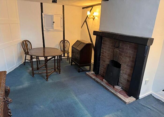 2 Bedroom Cottage For Sale In High Street Markyate, St. Albans, Hertfordshire, AL3