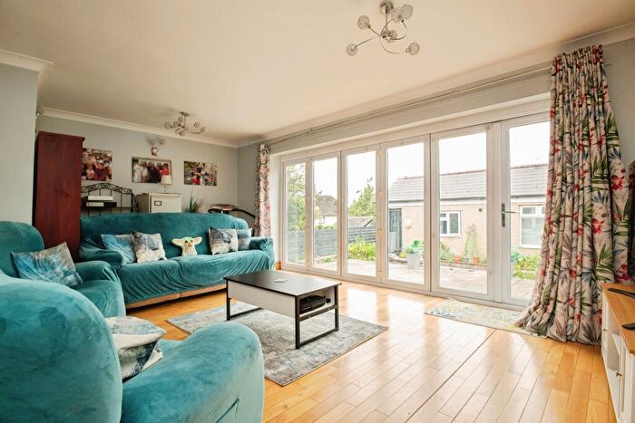 5 Bedroom Semi Detached House For Sale In Pilton Place, Cardiff, CF14