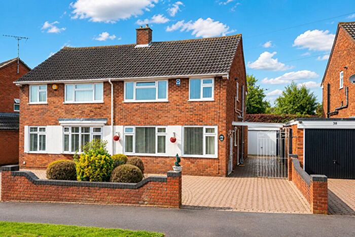 3 Bedroom Semi-Detached House For Sale In Fairgreen Road, Caddington, Luton, Bedfordshire, LU1