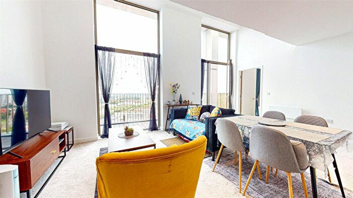 1 Bedroom Penthouse To Rent In Local Crescent, Hulme Street, Manchester, M5