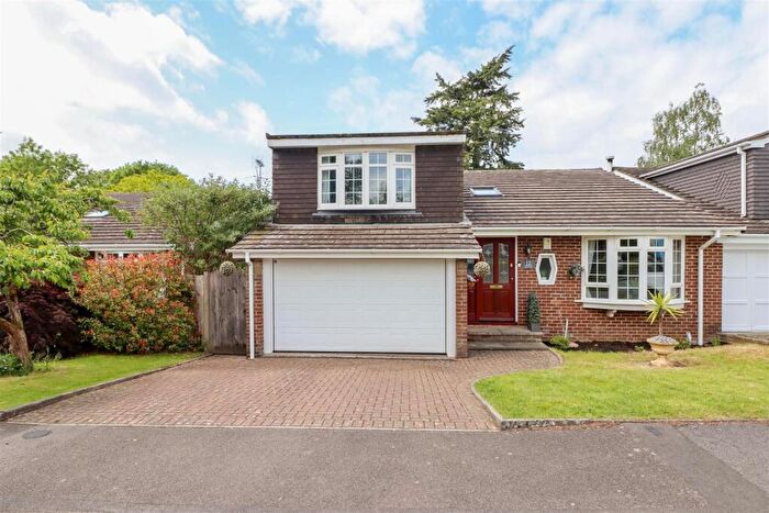 5 Bedroom Link Detached House For Sale In Ghyll Crescent, Horsham, RH13